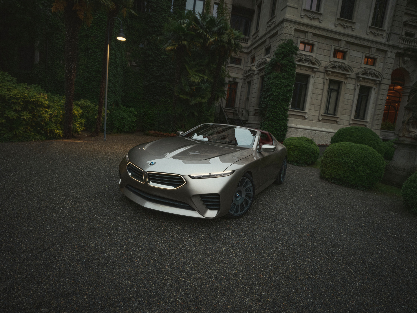 SMALL_P90551565_highRes